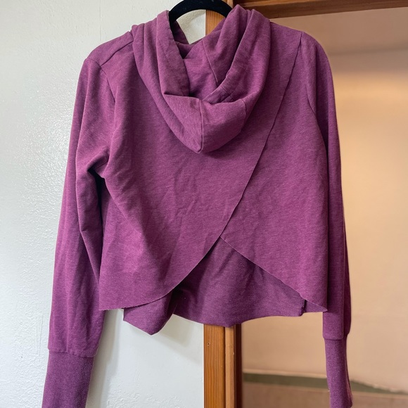 Gymshark cropped hoodie - Picture 3 of 3